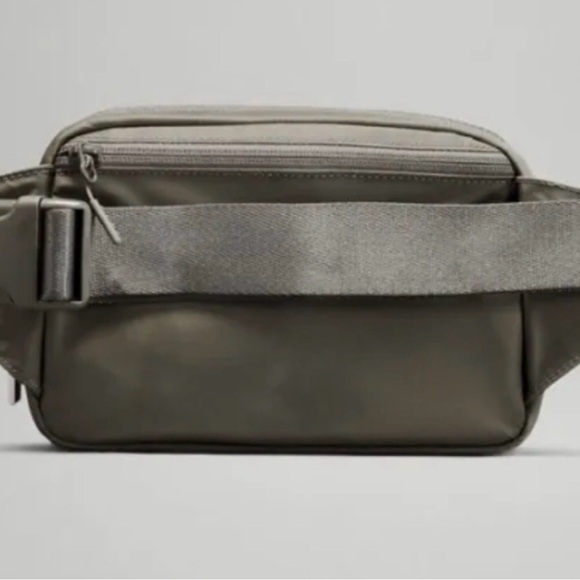 🆕 NEW Lululemon Everywhere Belt Bag Light Sage Green LARGE - Picture 8 of 8